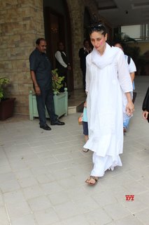 Kareena Kapoor feet photo thumbnail