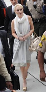 Lindsay Lohan feet photo thumbnail