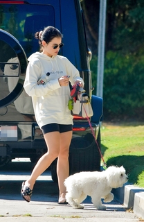 Lucy Hale feet photo thumbnail