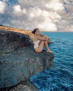 Xenia Tchoumitcheva feet photo thumbnail