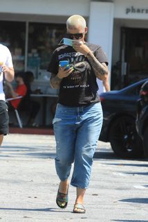 Amber Rose feet photo thumbnail