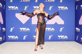 Miley Cyrus feet photo thumbnail
