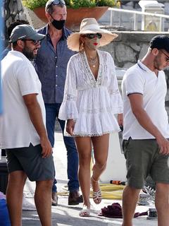 Rita Ora feet photo thumbnail