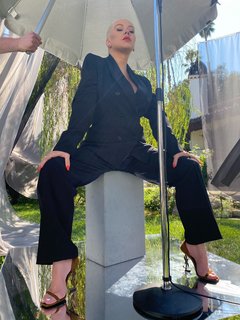 Christina Aguilera feet photo thumbnail
