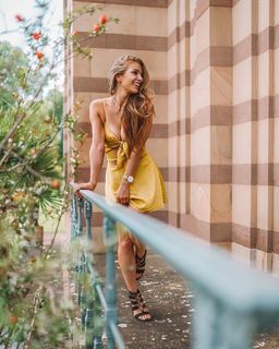 Lola Weippert feet photo thumbnail