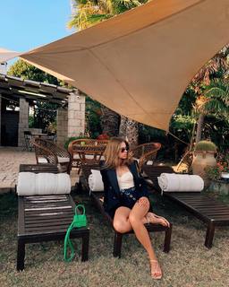 Xenia Tchoumitcheva feet photo thumbnail