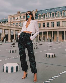 Izabel Goulart feet photo thumbnail