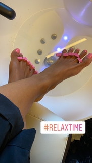 Caterina Balivo feet photo thumbnail
