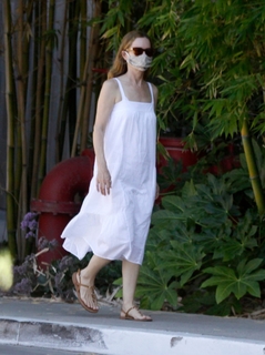 Leslie Mann feet photo thumbnail
