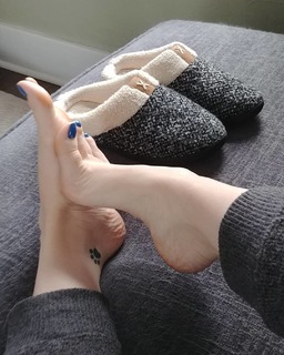 Sloan feet photo thumbnail