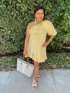 Mindy Kaling feet photo thumbnail