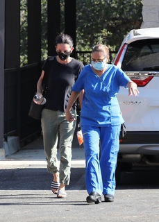 Courteney Cox feet photo thumbnail