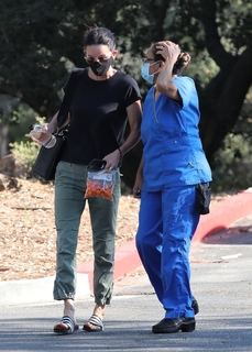 Courteney Cox feet photo thumbnail