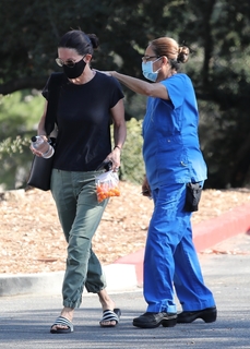 Courteney Cox feet photo thumbnail