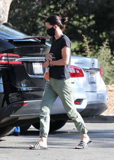 Courteney Cox feet photo thumbnail
