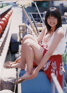 Ai Shinozaki feet photo thumbnail