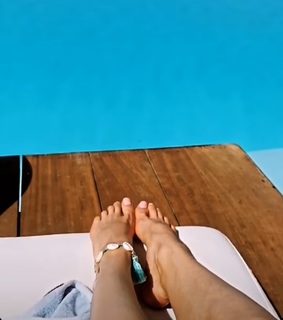 Karolina Pisarek feet photo thumbnail