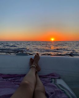 Xenia Tchoumitcheva feet photo thumbnail