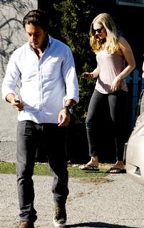 Amanda Seyfried feet photo thumbnail