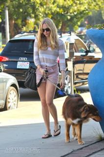 Amanda Seyfried feet photo thumbnail