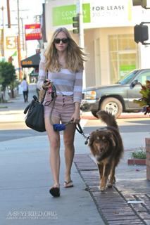 Amanda Seyfried feet photo thumbnail