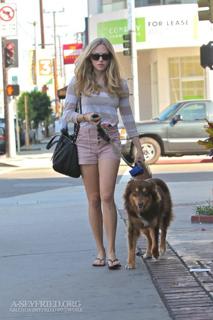 Amanda Seyfried feet photo thumbnail