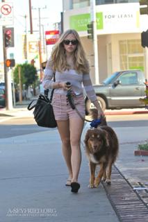 Amanda Seyfried feet photo thumbnail