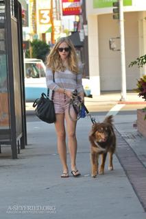 Amanda Seyfried feet photo thumbnail