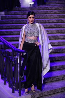Kareena Kapoor feet photo thumbnail