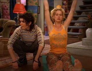 Jenna Elfman feet photo thumbnail