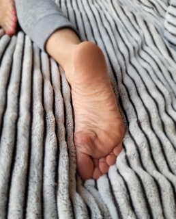 Kyle Unfug feet photo thumbnail