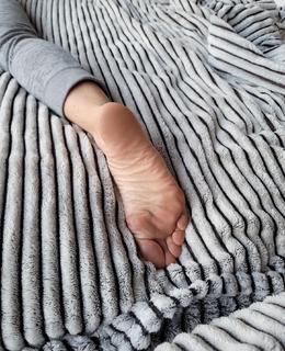 Kyle Unfug feet photo thumbnail