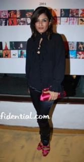 Raveena Tandon feet photo thumbnail