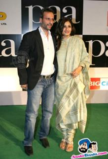 Raveena Tandon feet photo thumbnail