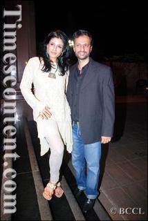 Raveena Tandon feet photo thumbnail