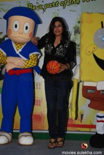 Raveena Tandon feet photo thumbnail