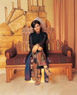 Raveena Tandon feet photo thumbnail