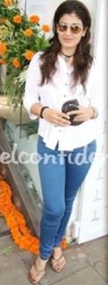 Raveena Tandon feet photo thumbnail