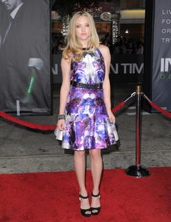 Amanda Seyfried feet photo thumbnail