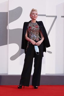 Cate Blanchett feet photo thumbnail