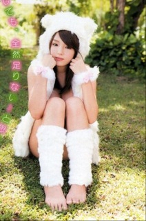 Ai Shinozaki feet photo thumbnail