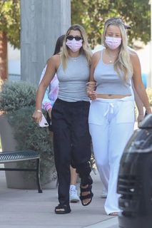 Sofia Richie feet photo thumbnail