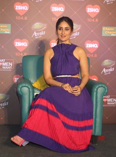 Kareena Kapoor feet photo thumbnail