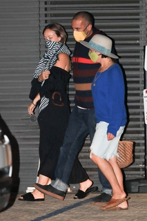 Olivia Wilde feet photo thumbnail