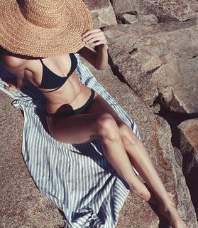 Martha Hunt feet photo thumbnail