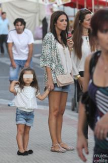 Paula Echevarría feet photo thumbnail