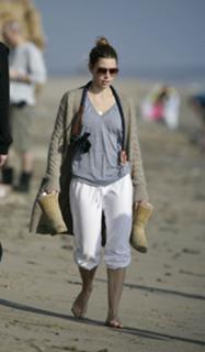 Jessica Biel feet photo thumbnail