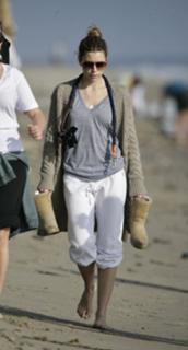 Jessica Biel feet photo thumbnail