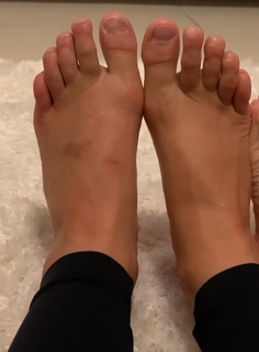 Paige VanZant feet photo thumbnail