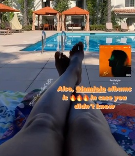 JoJo feet photo thumbnail